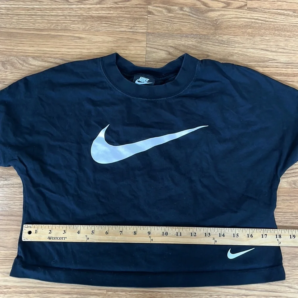 Nike Crop Top t-shirt Size Medium